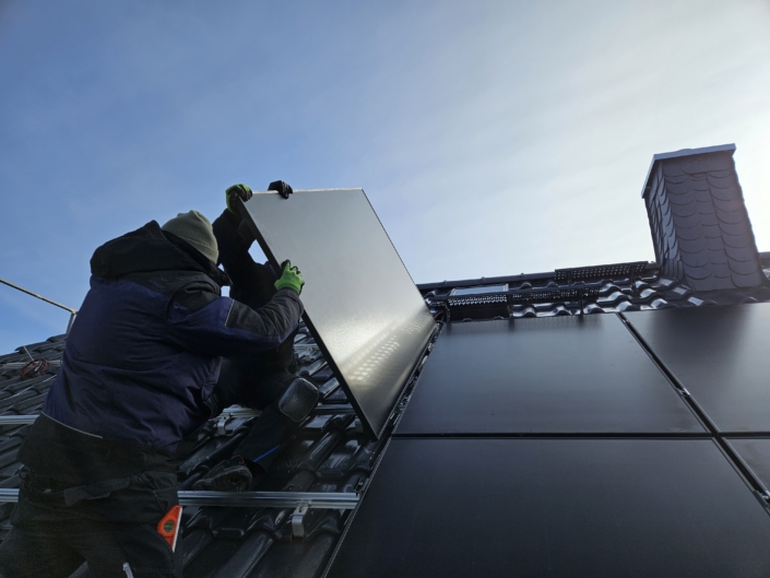 Montage einer Photovoltaikanlage Montage einer Photovoltaikanlage