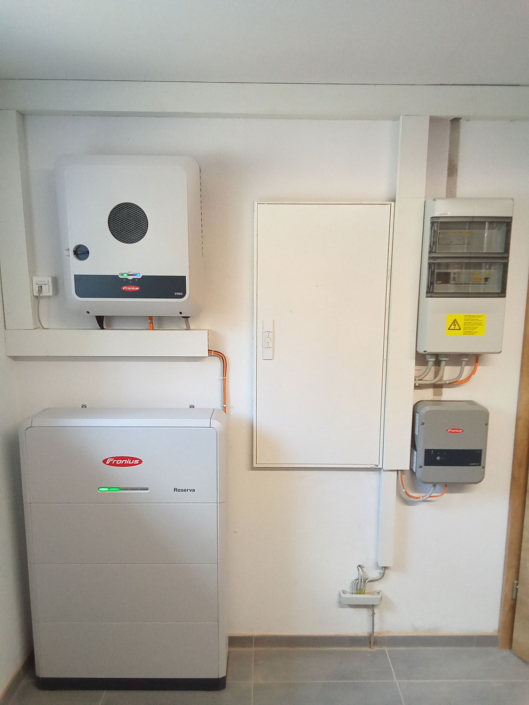 Wechselrichter, Ohmpilot, Batterieanlage und Backup-Box Wechselrichter, Ohmpilot, Batterieanlage und Backup-Box